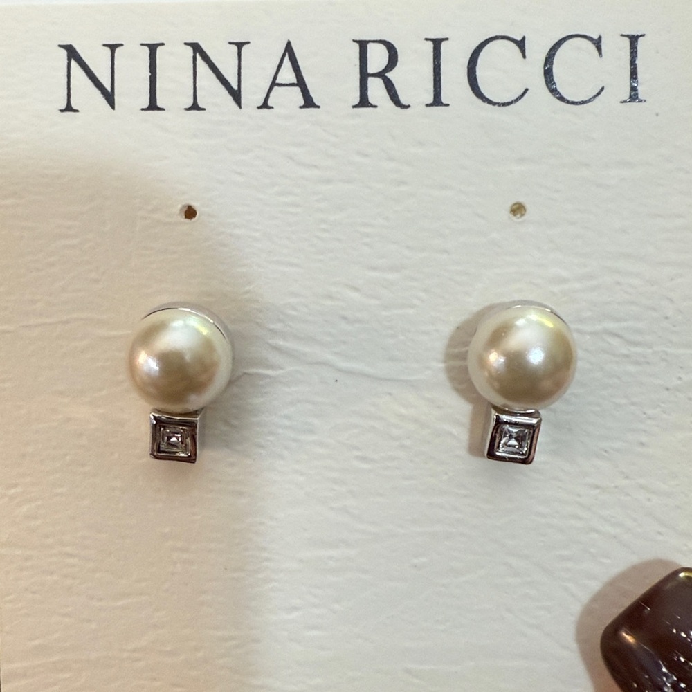 NWOT - Nina Ricci Cream and Silver Pearl Jewelry Set - Picture 3 of 6